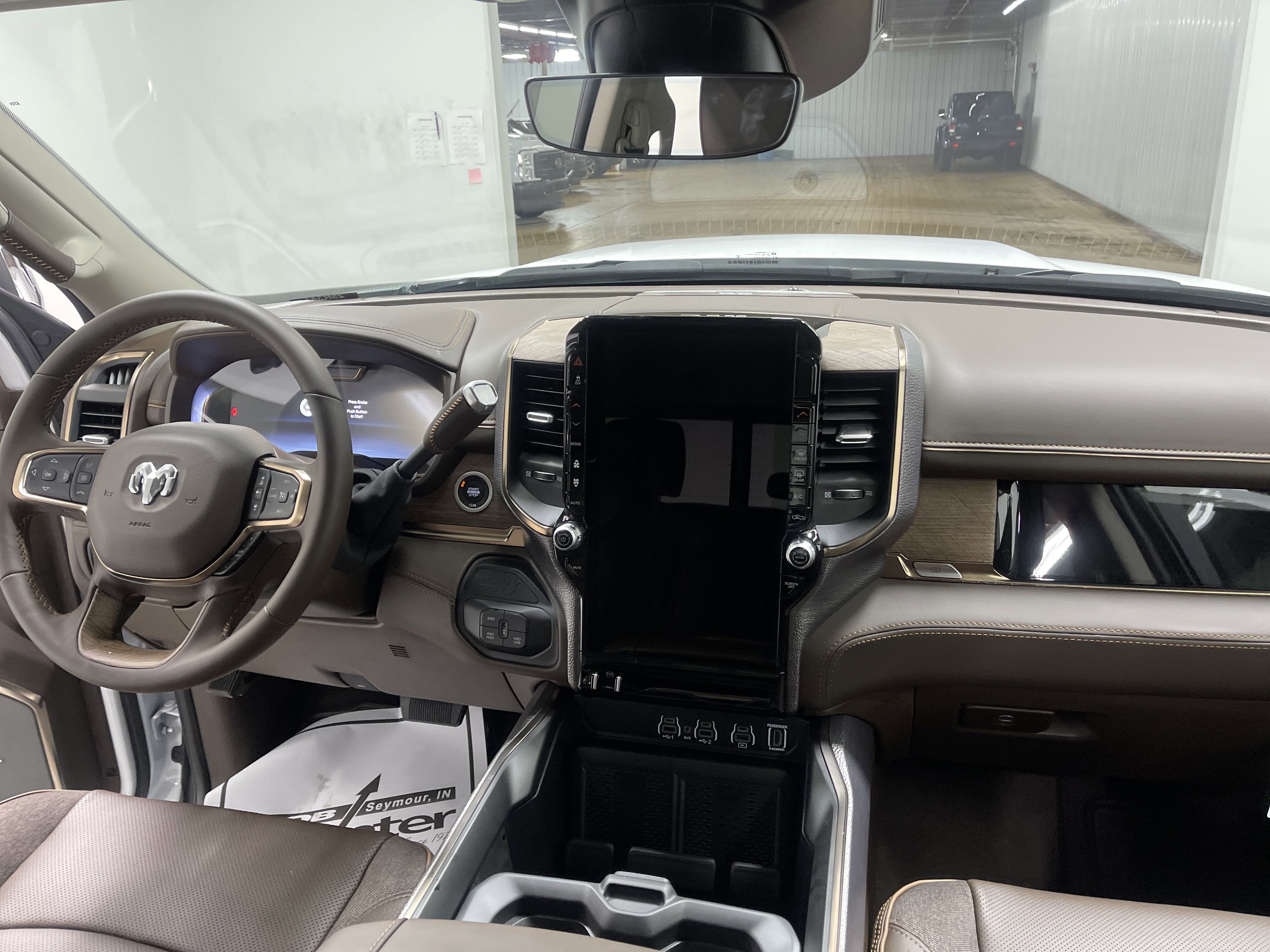 2025 RAM Ram 3500 RAM 3500 LIMITED LONGHORN CREW CAB 4X4 8' BOX