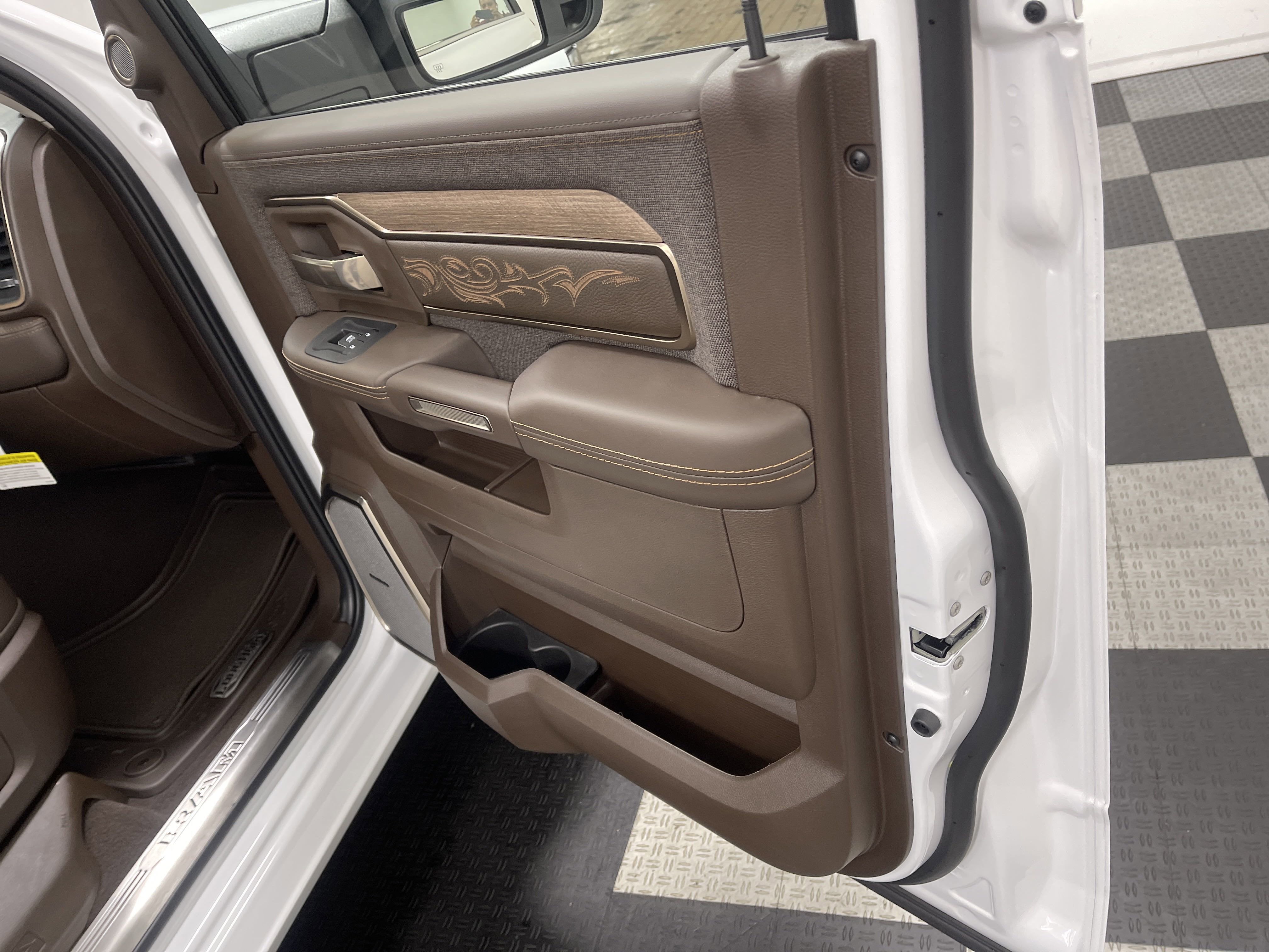 2025 RAM Ram 3500 RAM 3500 LIMITED LONGHORN CREW CAB 4X4 8' BOX