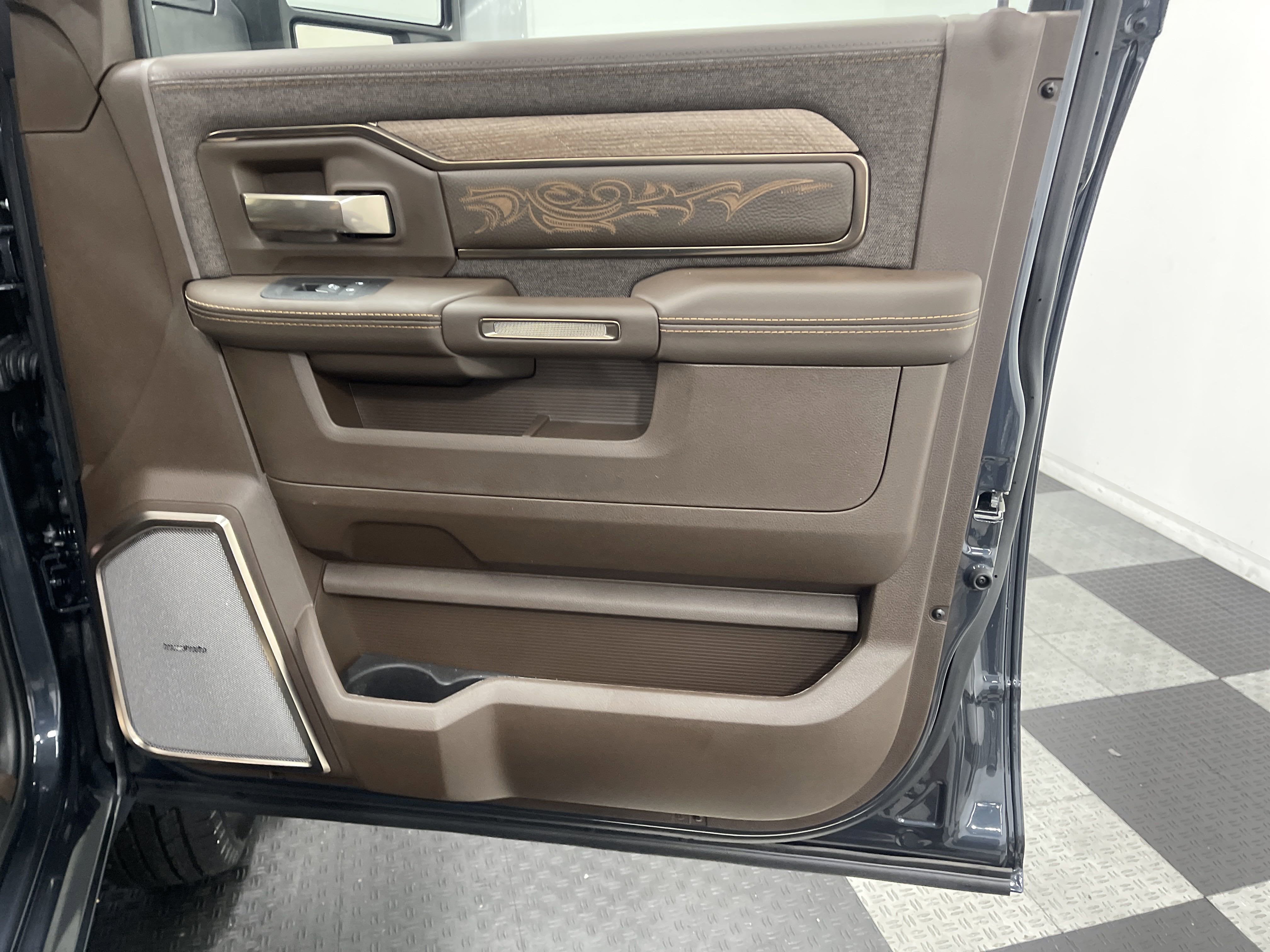 2025 RAM Ram 3500 RAM 3500 LIMITED LONGHORN CREW CAB 4X4 8' BOX