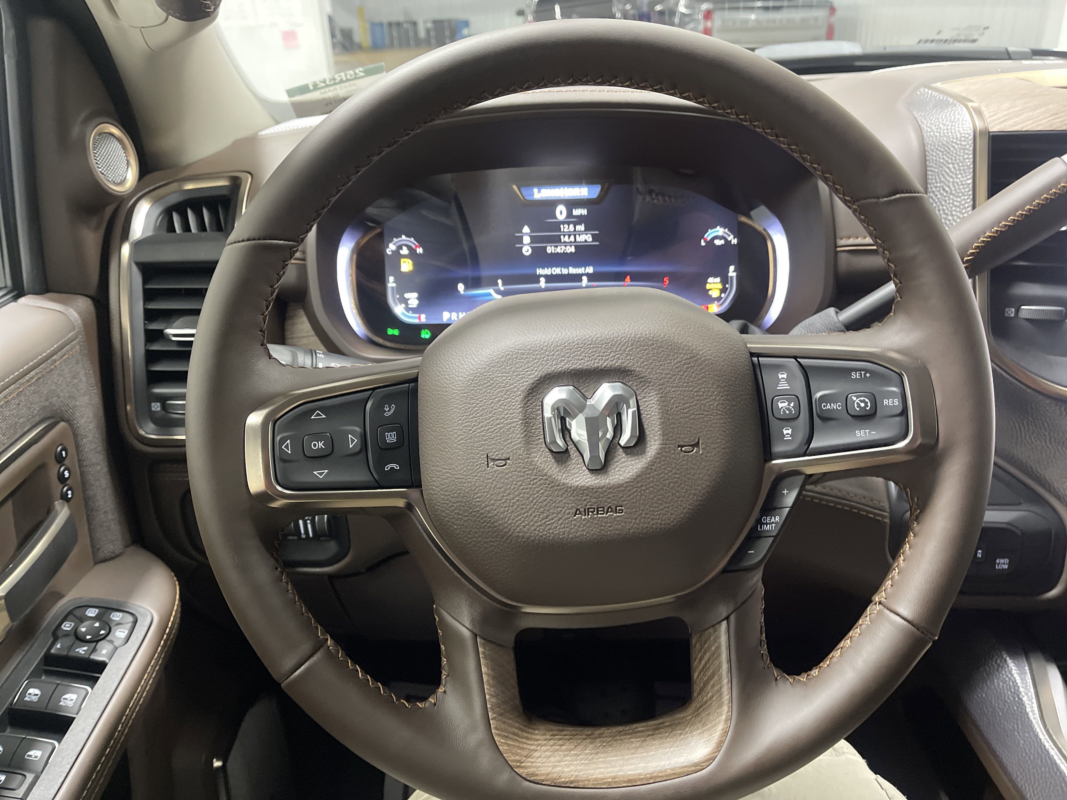 2025 RAM Ram 3500 RAM 3500 LIMITED LONGHORN CREW CAB 4X4 8' BOX