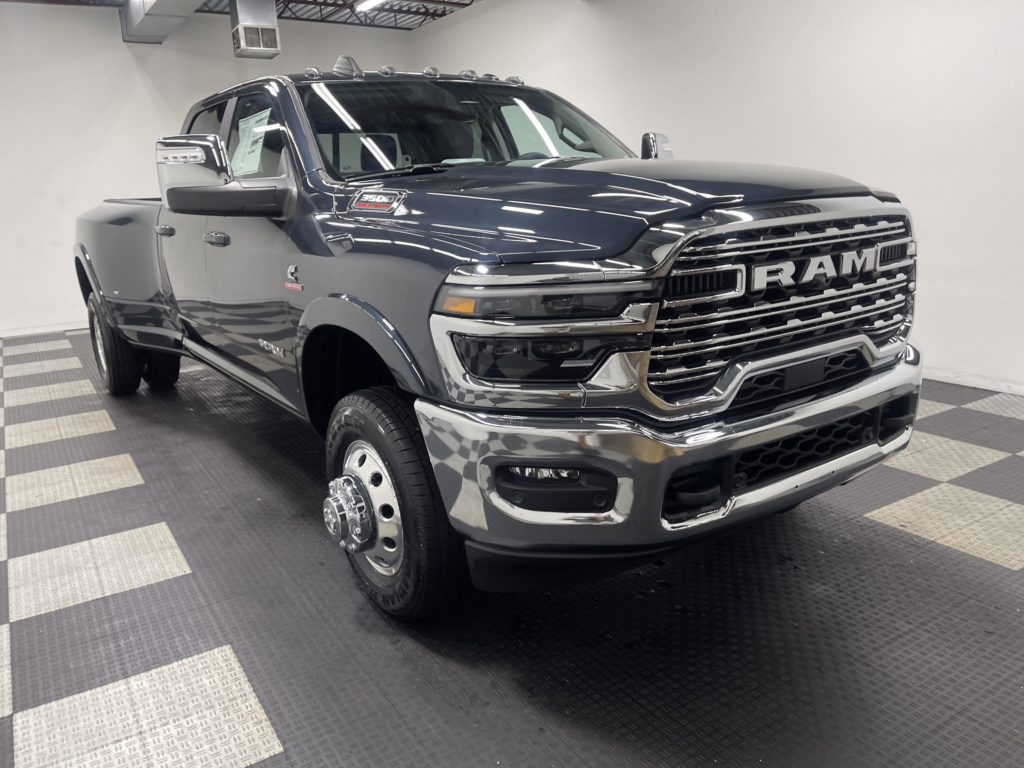 2025 RAM Ram 3500 RAM 3500 LIMITED LONGHORN CREW CAB 4X4 8' BOX