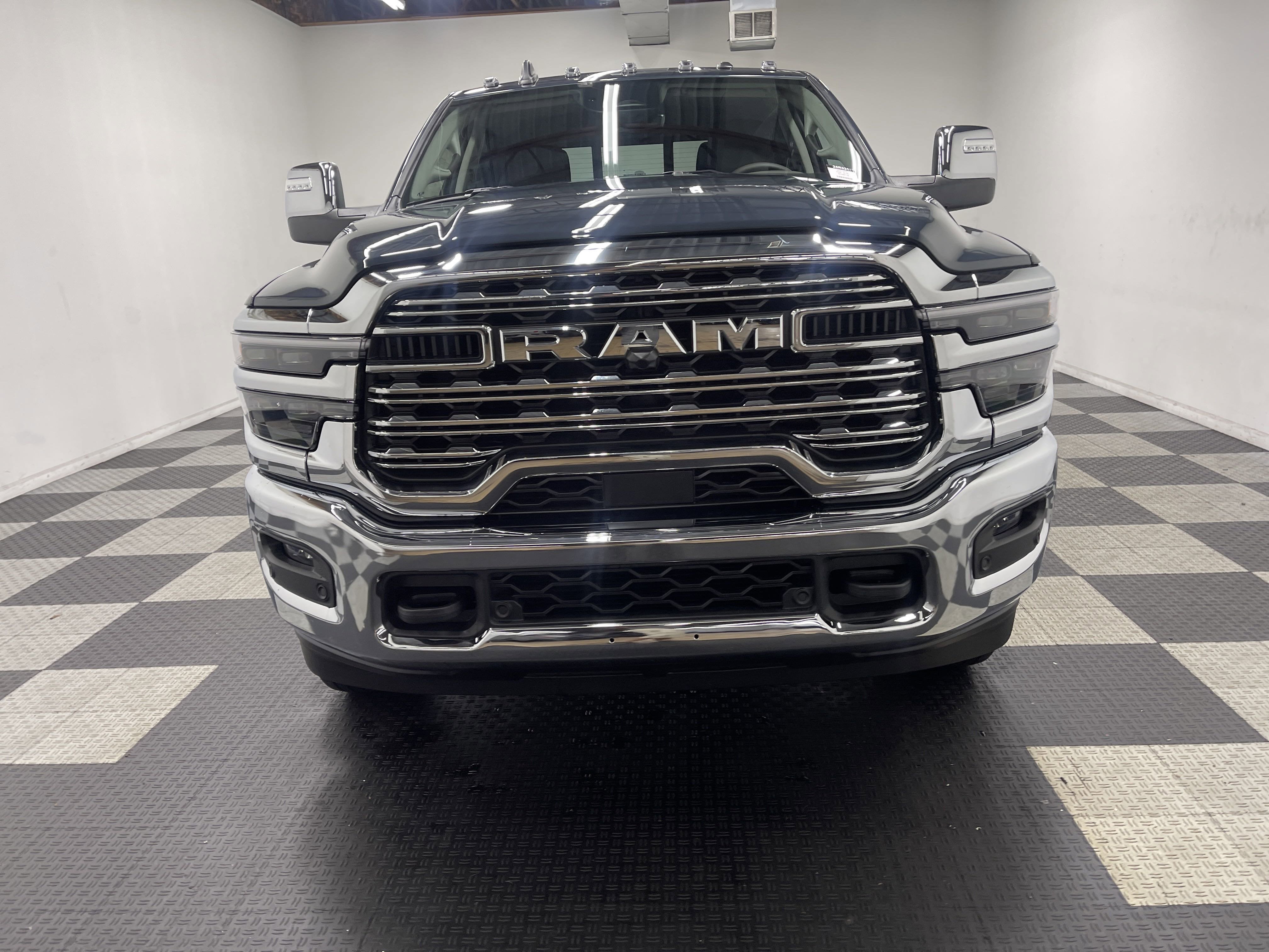 2025 RAM Ram 3500 RAM 3500 LIMITED LONGHORN CREW CAB 4X4 8' BOX