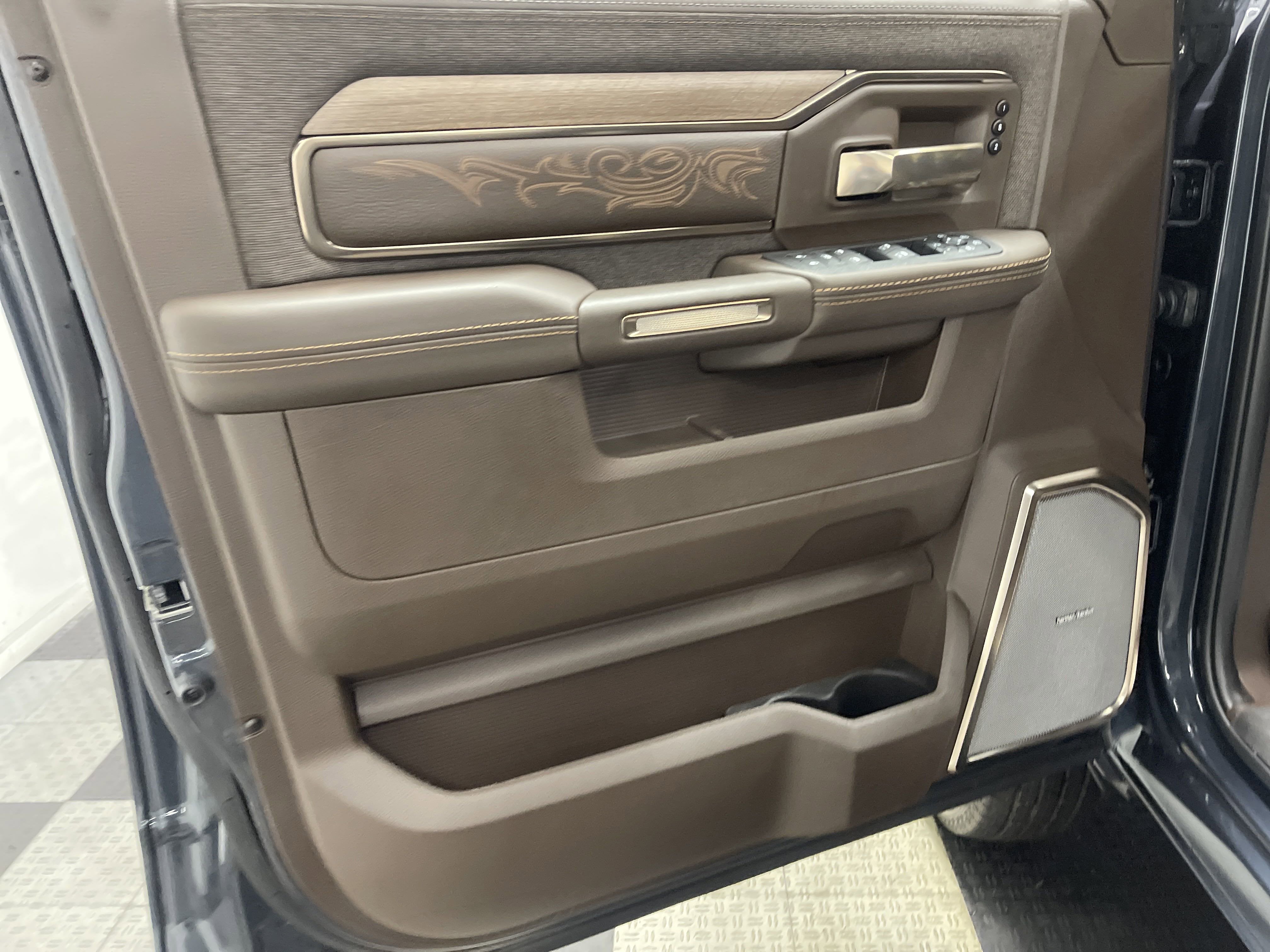 2025 RAM Ram 3500 RAM 3500 LIMITED LONGHORN CREW CAB 4X4 8' BOX