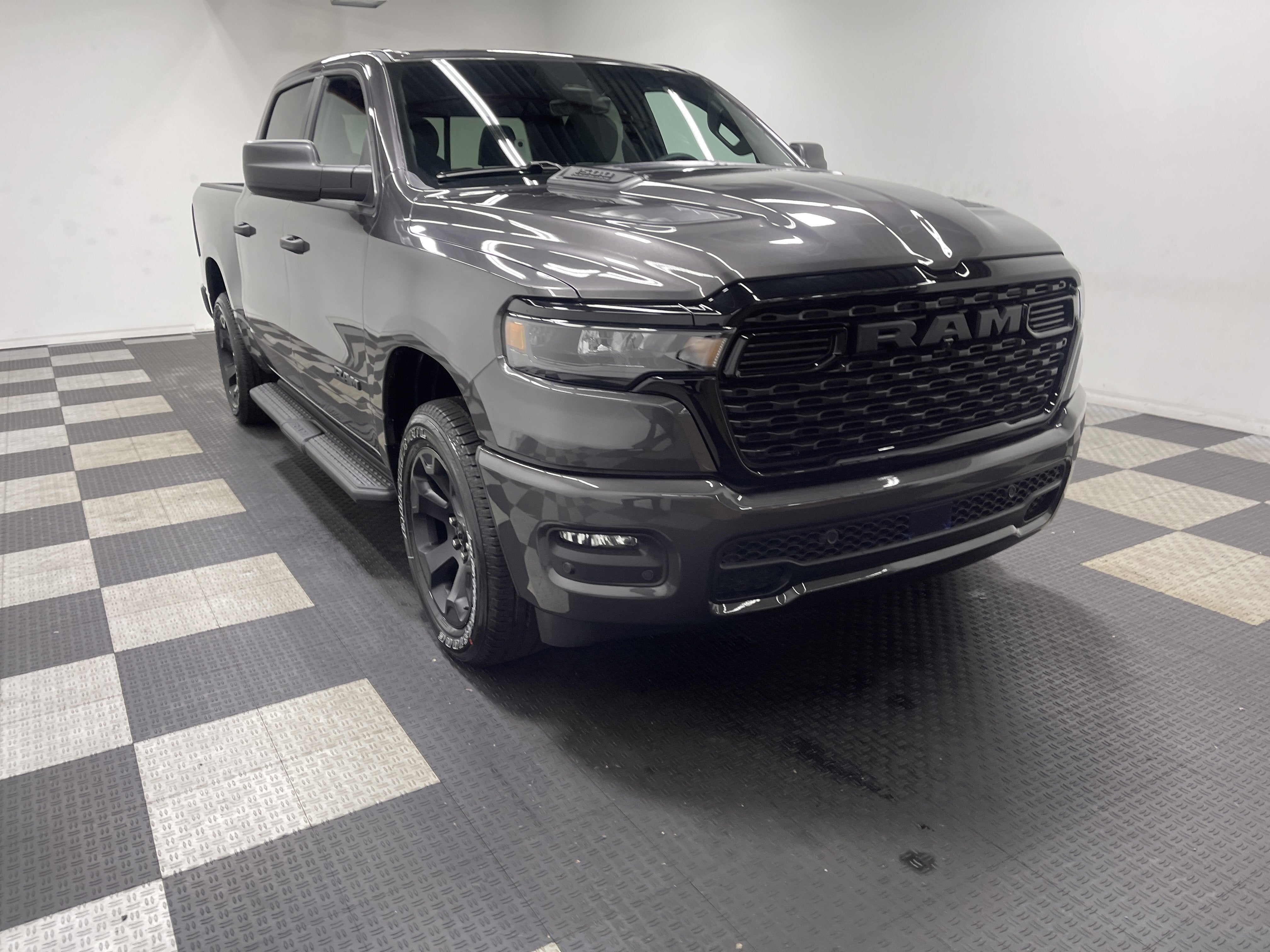 2026 RAM Ram 1500 RAM 1500 EXPRESS CREW CAB 4X4 5'7' BOX