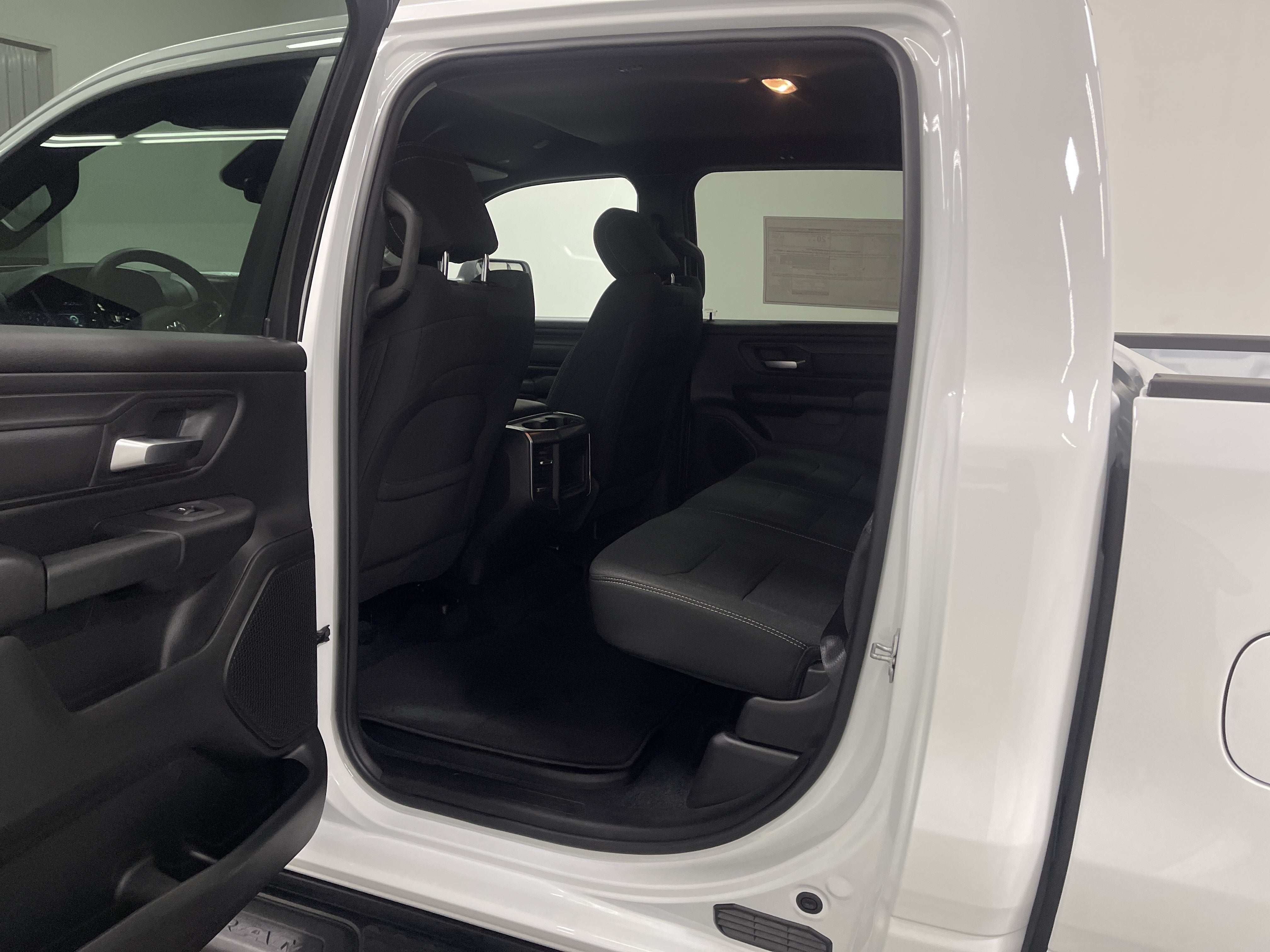 2026 RAM 1500 RAM 1500 EXPRESS CREW CAB 4X4 5'7' BOX