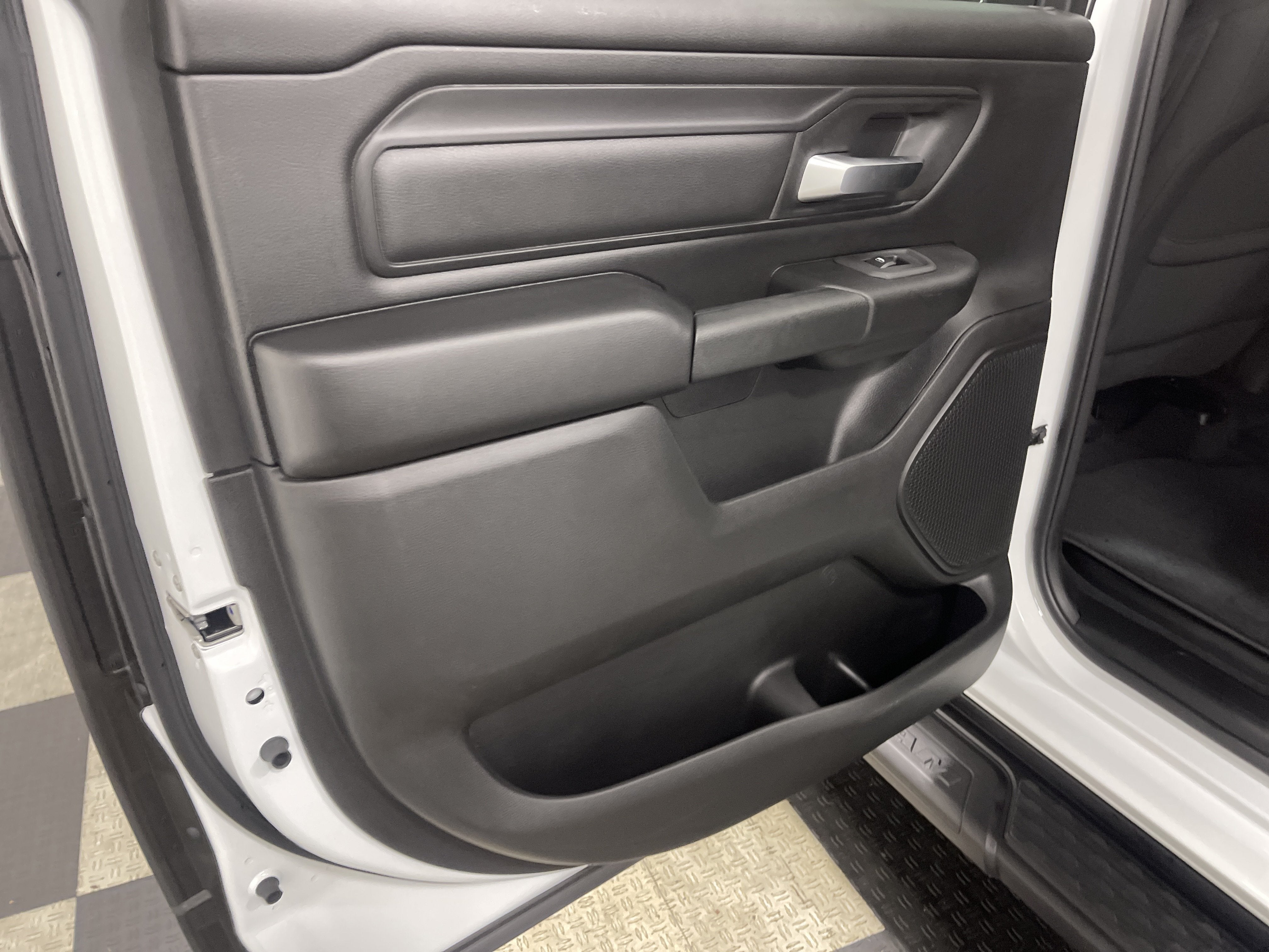 2026 RAM 1500 RAM 1500 EXPRESS CREW CAB 4X4 5'7' BOX