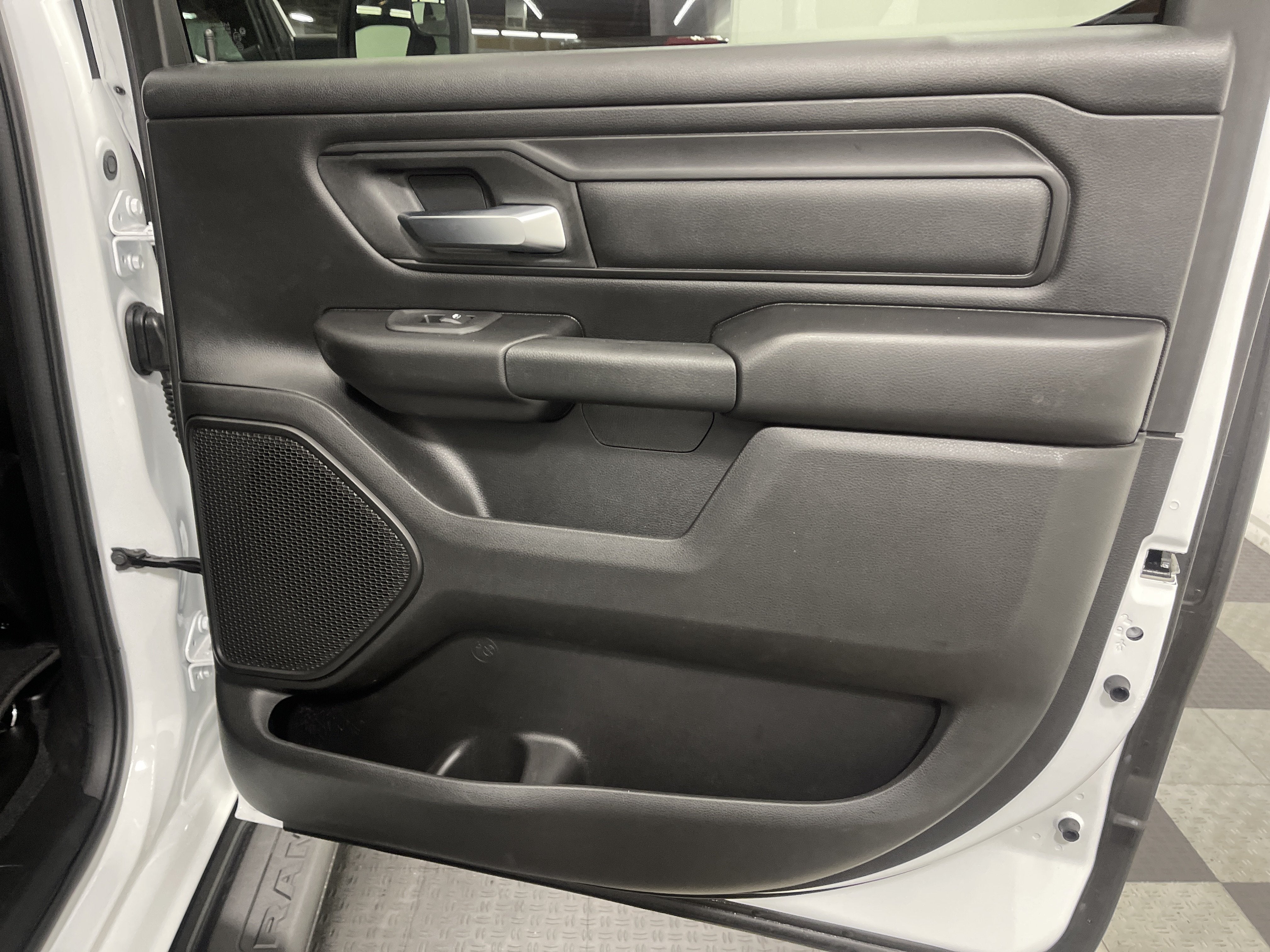 2026 RAM 1500 RAM 1500 EXPRESS CREW CAB 4X4 5'7' BOX