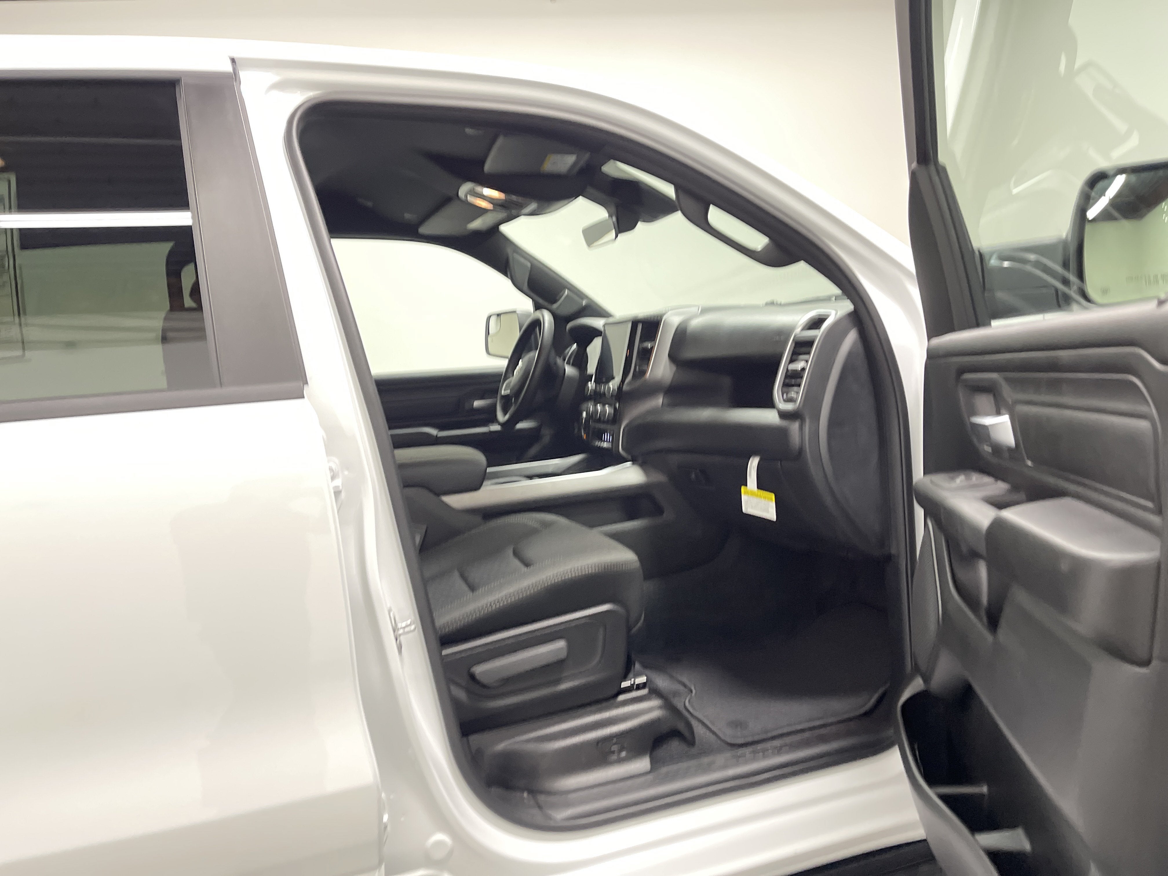 2026 RAM 1500 RAM 1500 EXPRESS CREW CAB 4X4 5'7' BOX