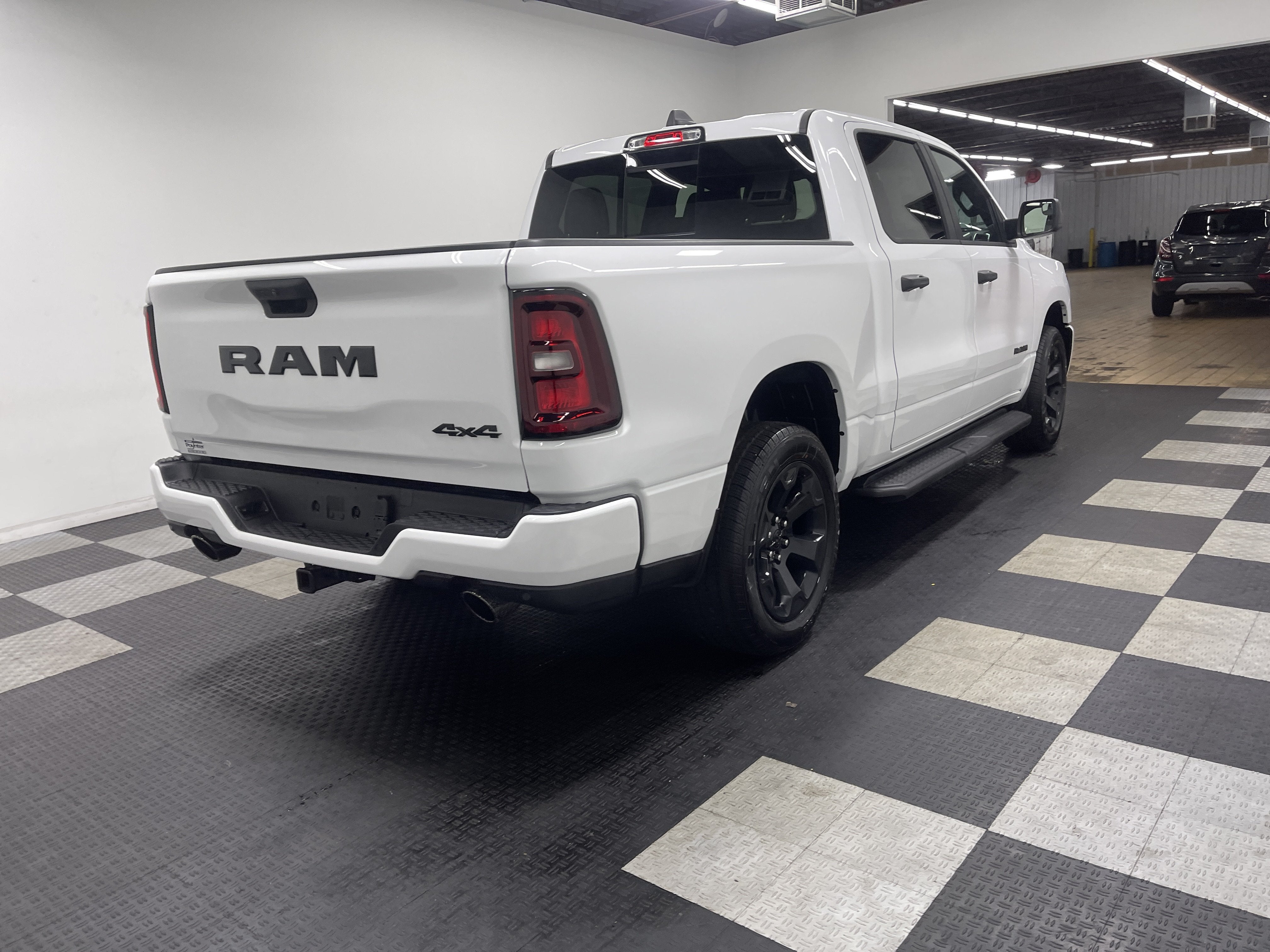 2026 RAM 1500 RAM 1500 EXPRESS CREW CAB 4X4 5'7' BOX