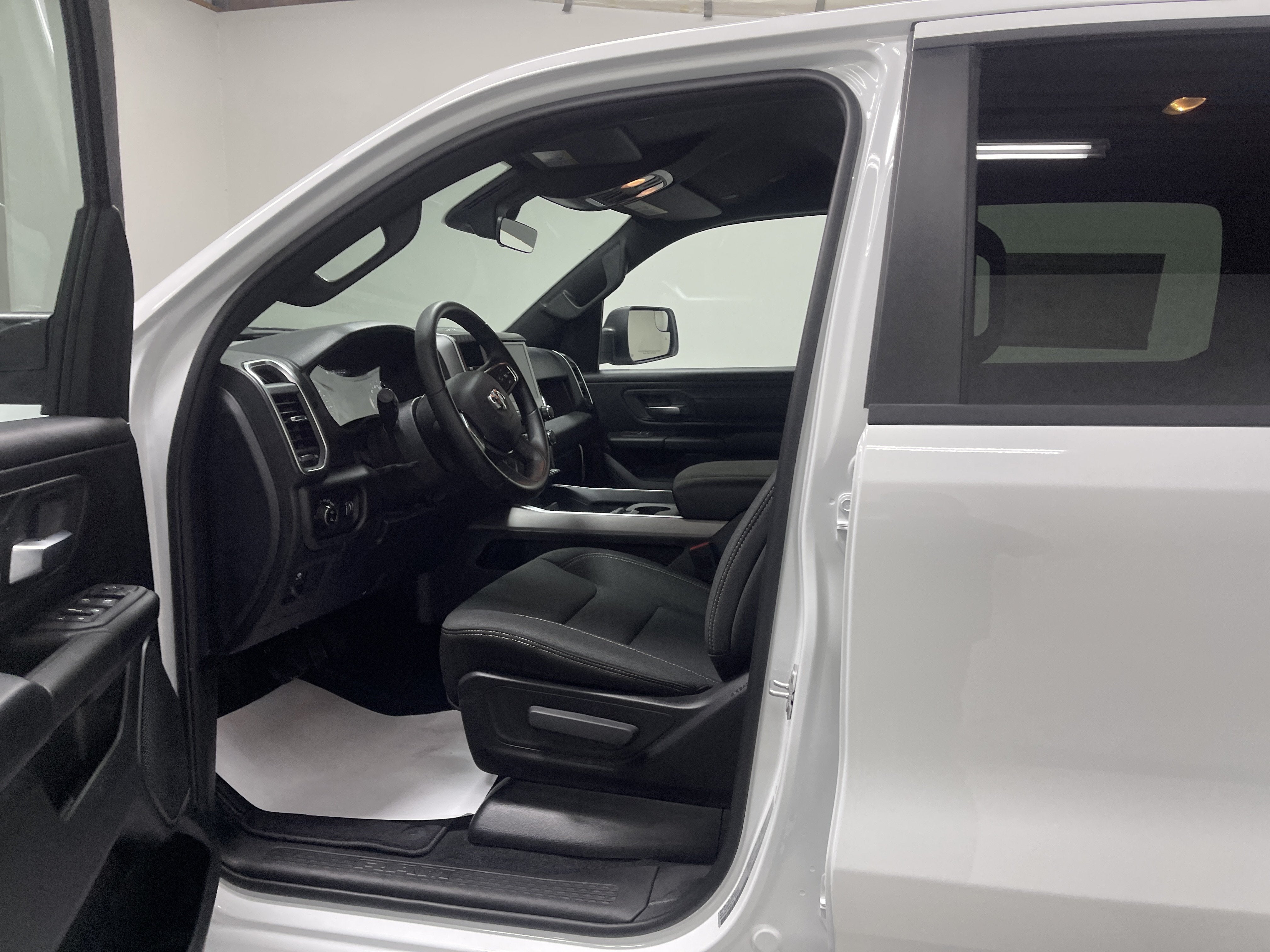 2026 RAM 1500 RAM 1500 EXPRESS CREW CAB 4X4 5'7' BOX