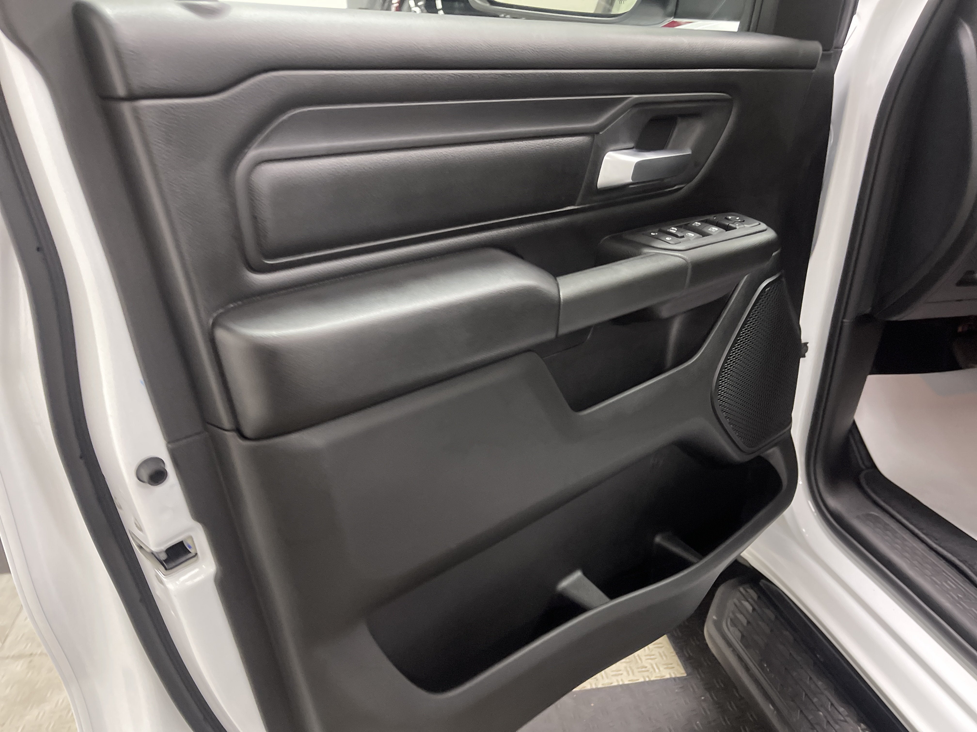 2026 RAM 1500 RAM 1500 EXPRESS CREW CAB 4X4 5'7' BOX