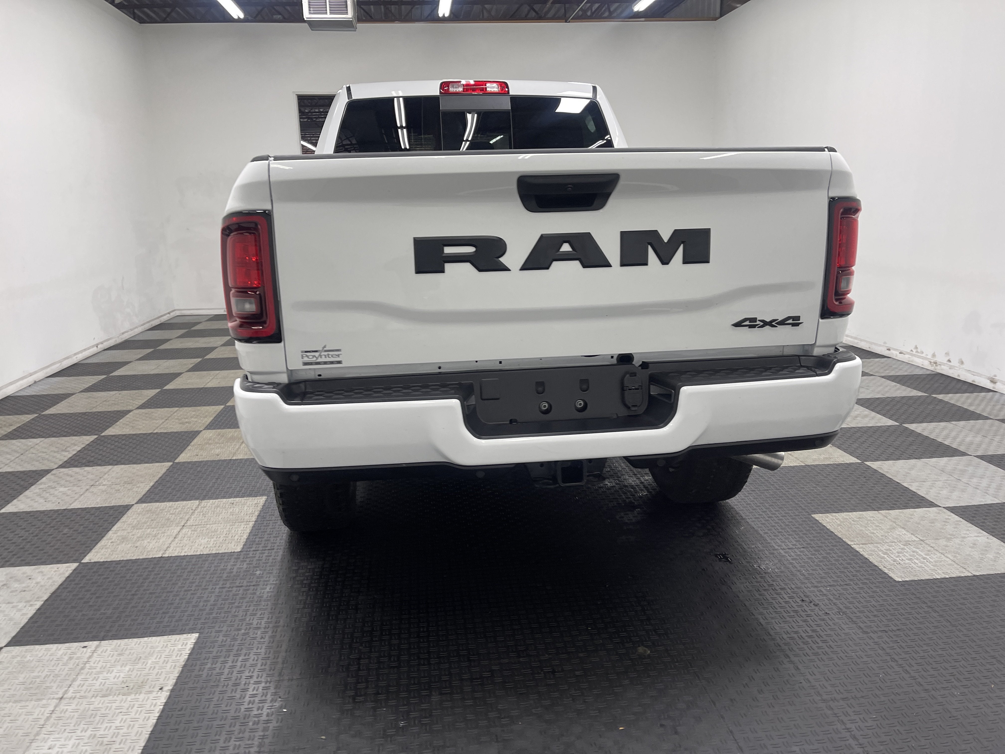 2026 RAM Ram 2500 RAM 2500 BLACK EXPRESS CREW CAB 4X4 6'4' BOX