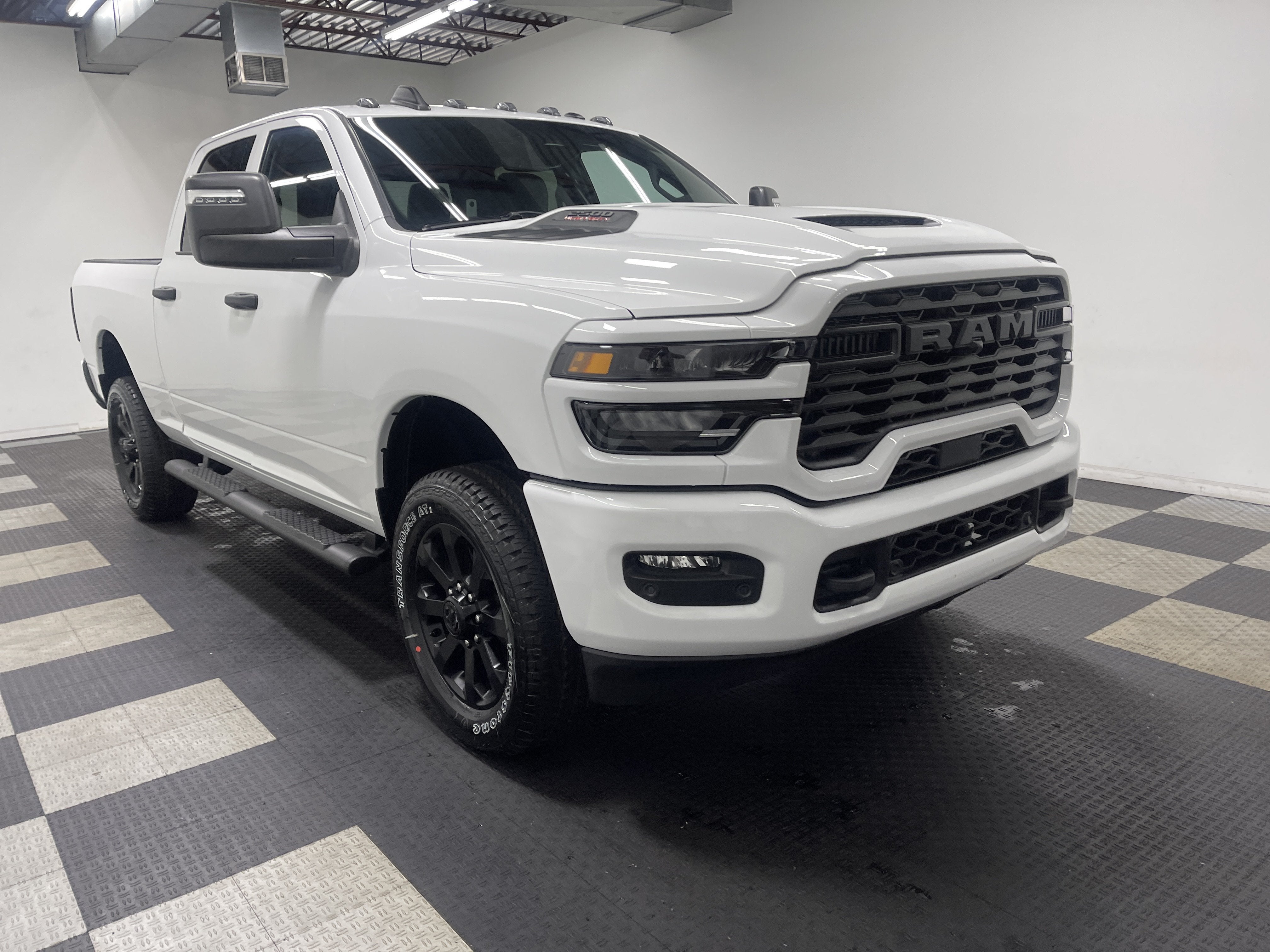 2026 RAM Ram 2500 RAM 2500 BLACK EXPRESS CREW CAB 4X4 6'4' BOX