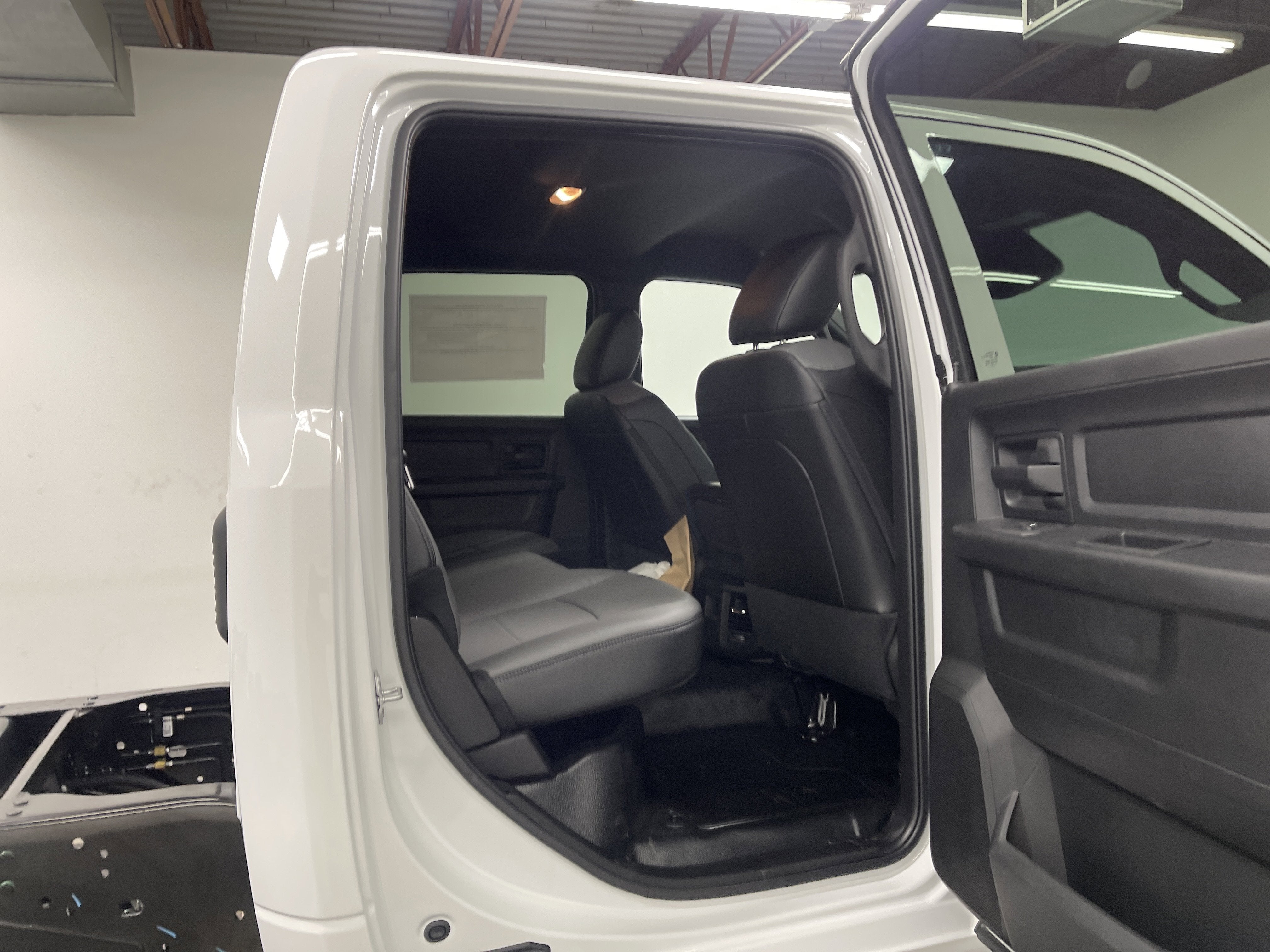 2026 RAM Ram 5500 Chassis Cab RAM 5500 TRADESMAN CHASSIS CREW CAB 4X4 84' CA