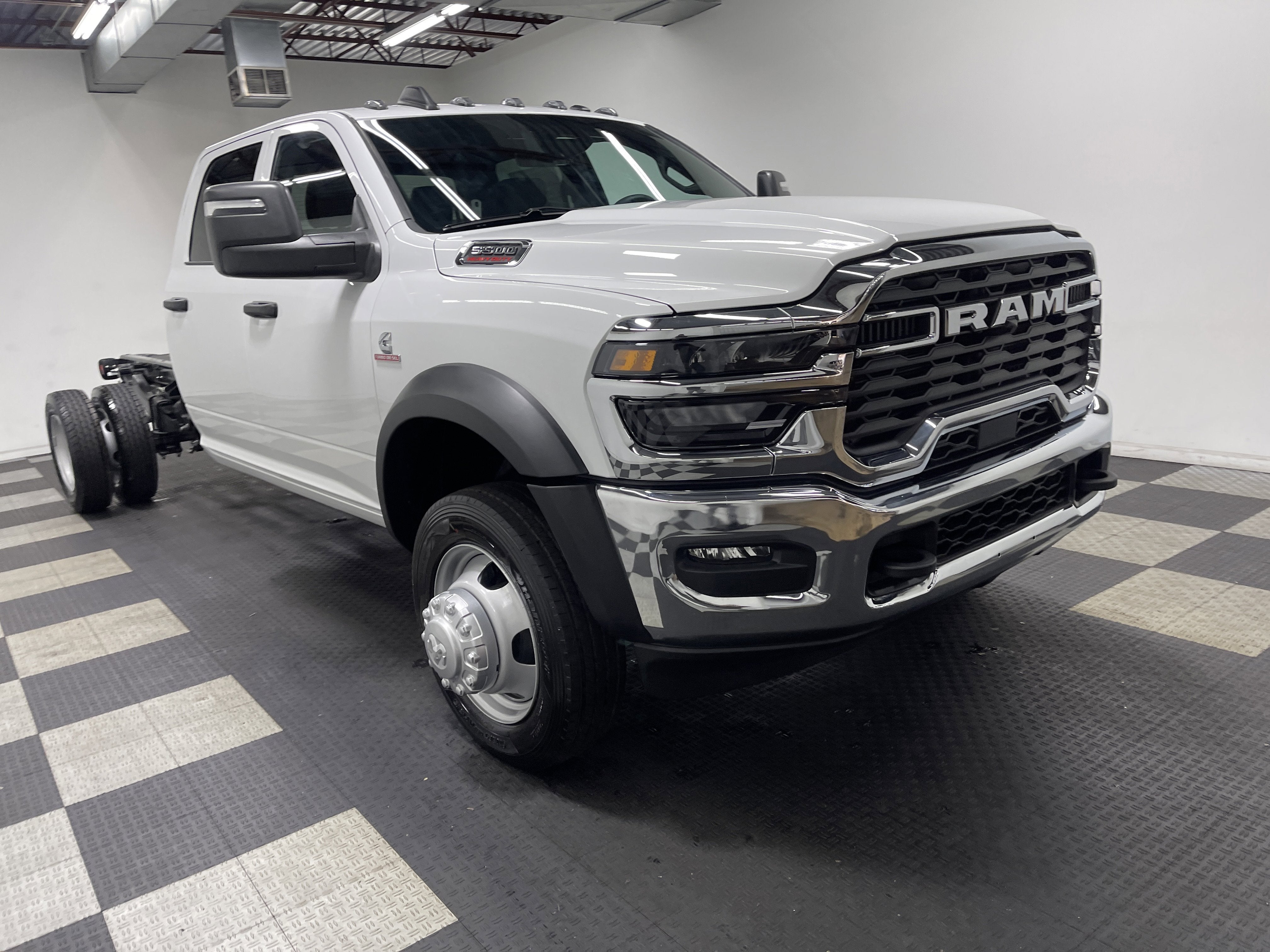 2026 RAM Ram 5500 Chassis Cab RAM 5500 TRADESMAN CHASSIS CREW CAB 4X4 84' CA