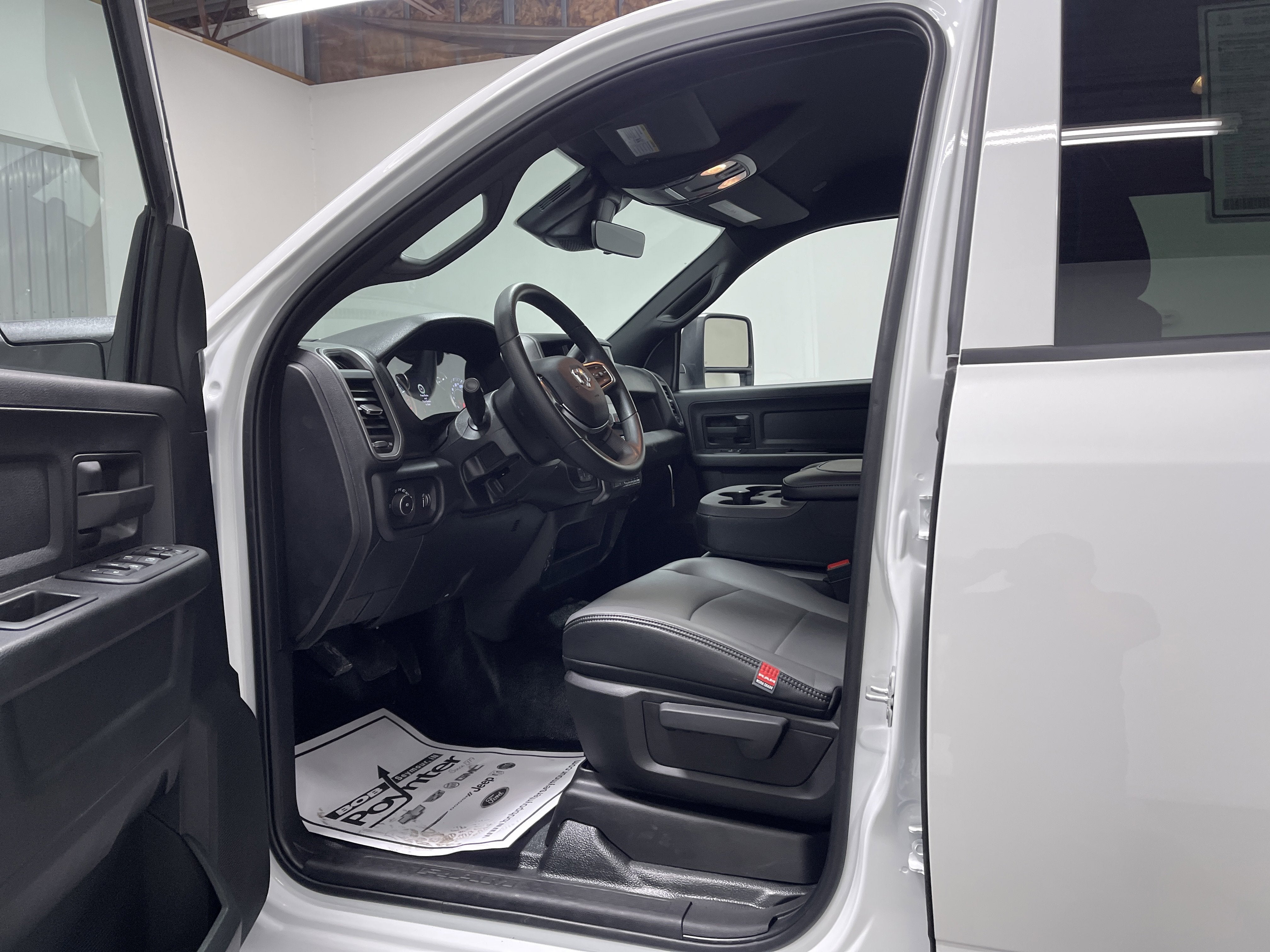 2026 RAM Ram 5500 Chassis Cab RAM 5500 TRADESMAN CHASSIS CREW CAB 4X4 84' CA